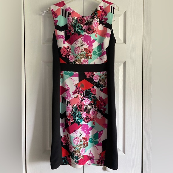 Bisou Bisou Flattering bodycon dress - Picture 1 of 4